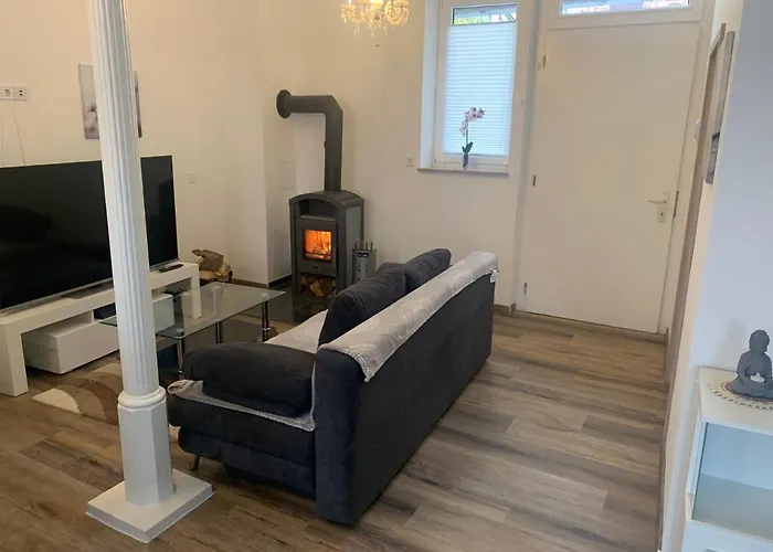 Schöne kleine Einraumwohnung mit Küche und Kamin in Holzthaleben