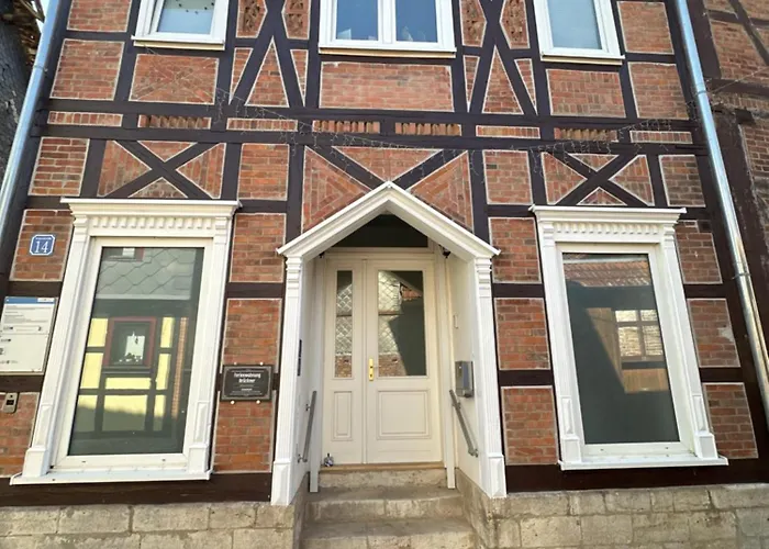 Schöne kleine Einraumwohnung mit Küche und Kamin in Holzthaleben