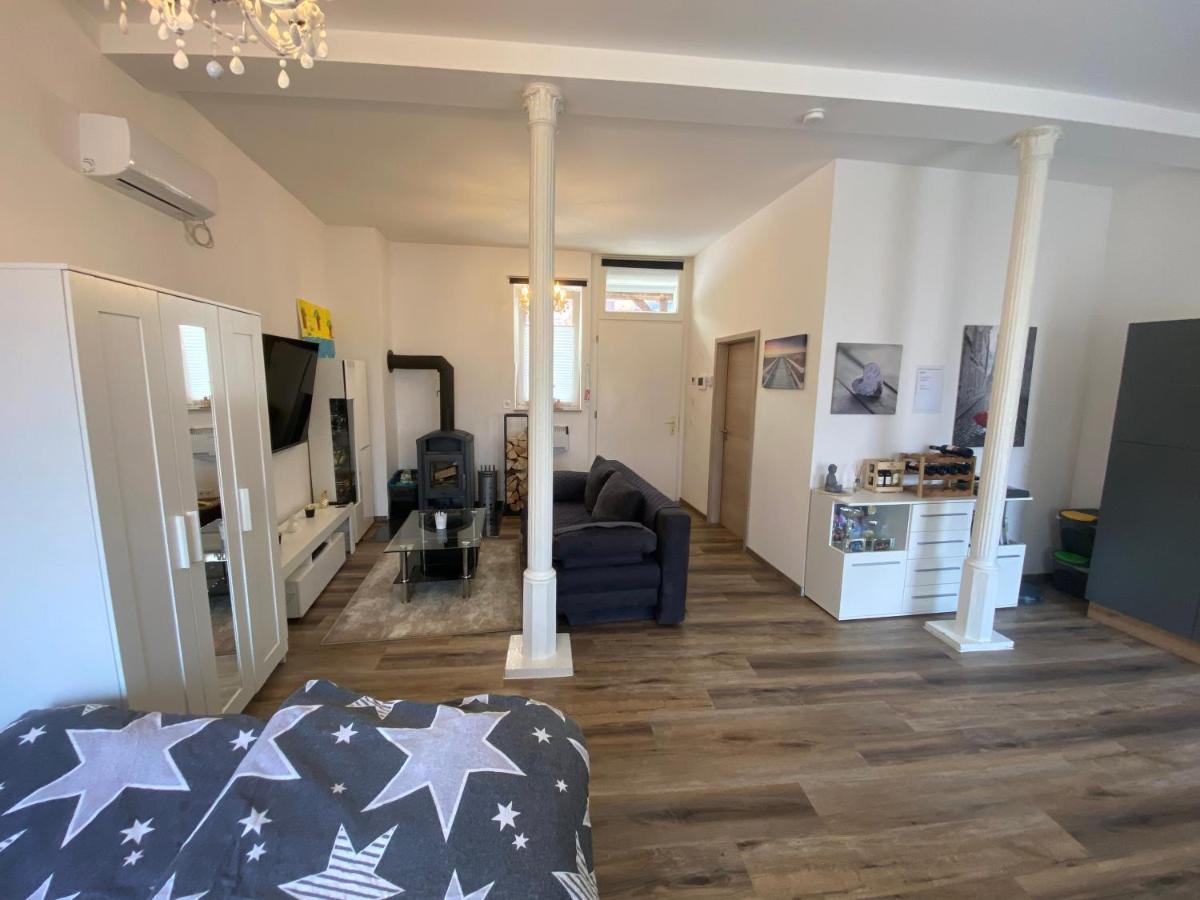 Apartment Schöne Kleine Einraumwohnung Mit Küche Und Kamin In Holzthaleben Helbedundorf